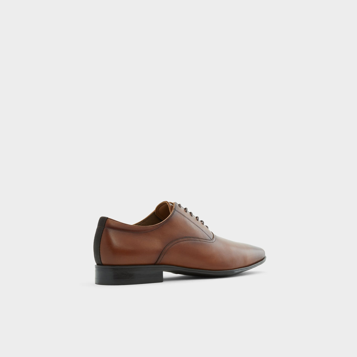 Three-quarter angle of Cognac Nathon Oxford shoe's back side