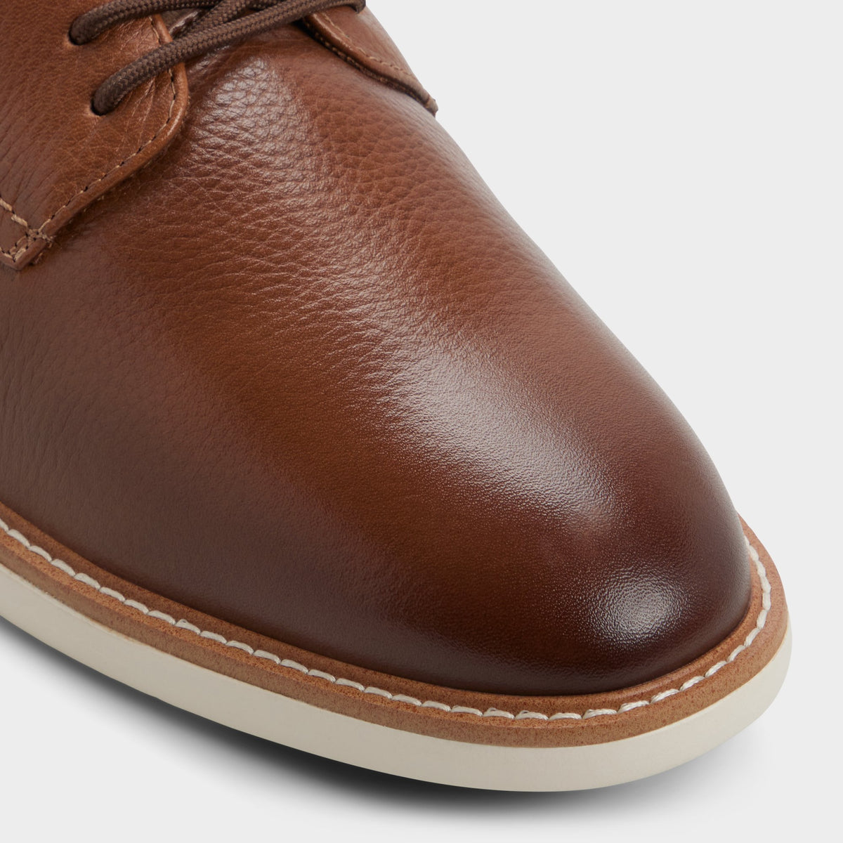Close-up of the Cognac Rakersgrip Oxford shoe