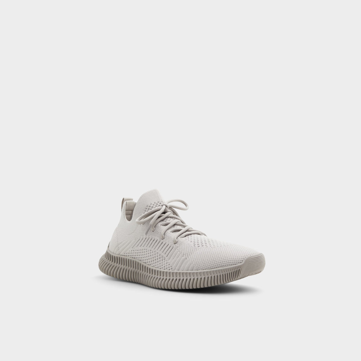 Angle de trois quarts de la face avant de Gris Clair Gilgai Sneaker