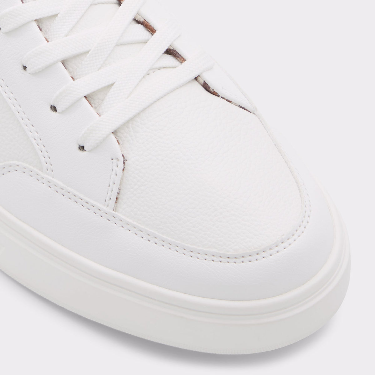 Close-up of the White Midcourt Low top sneaker