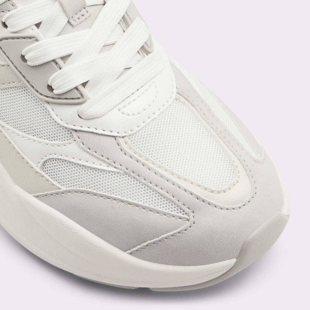 Close-up of the Light Grey Mayana Jogger sole sneaker