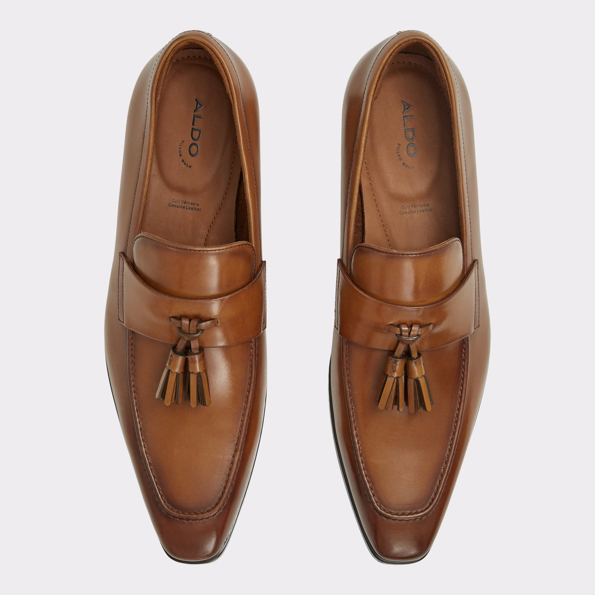 Top-down view of the Cognac Vinci Loafer