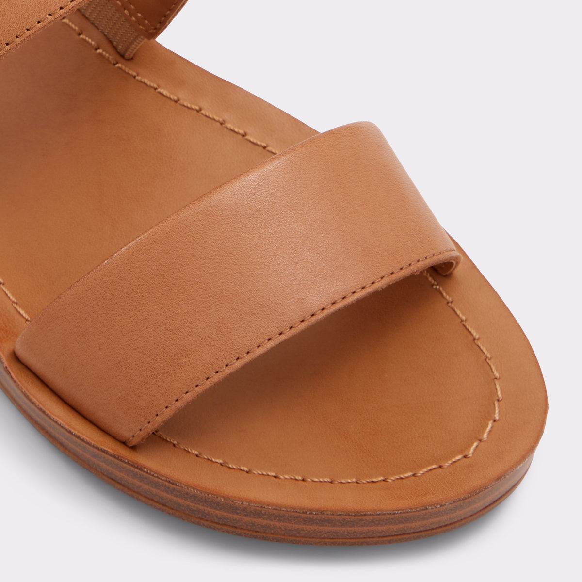 Close-up of the Dark Beige Bamaever Flat sandal