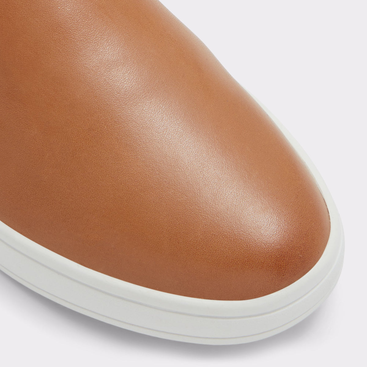 Close-up of the Dark Beige Roolly Low top sneaker