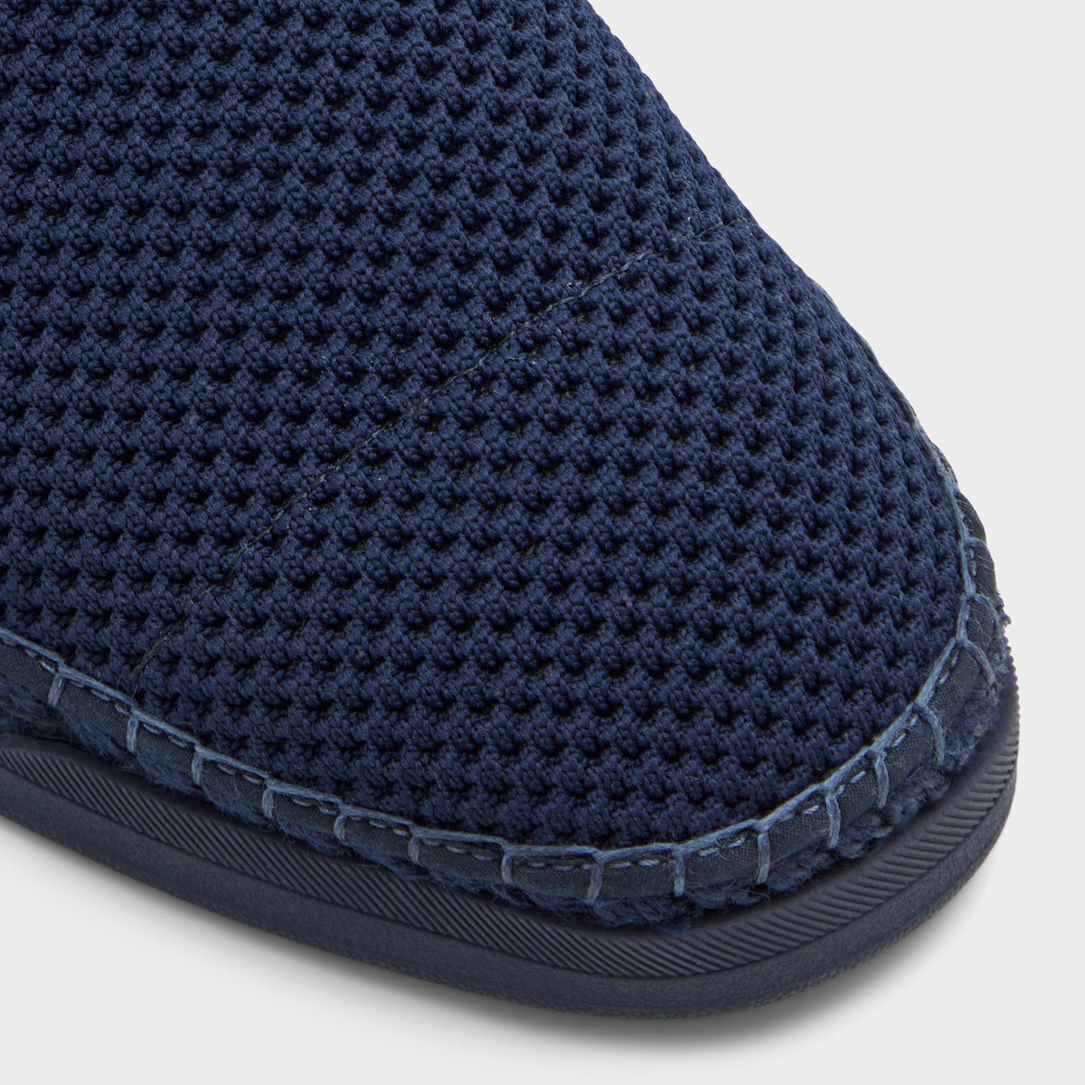 Gros plan de la Marine Johnney Espadrille