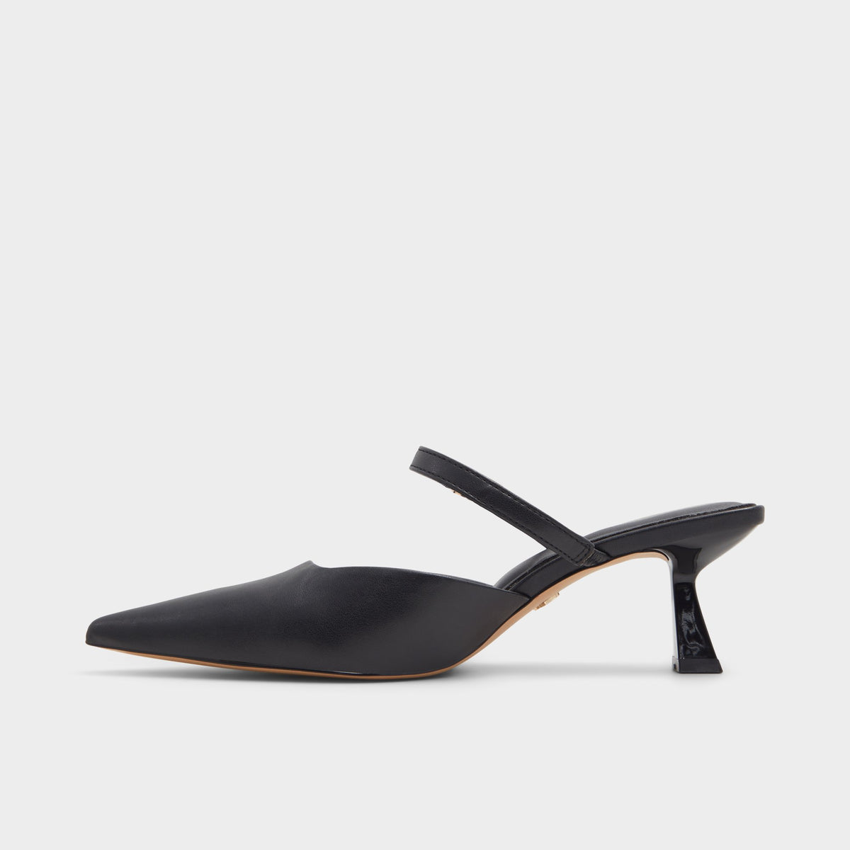 Side view of Black Tawm