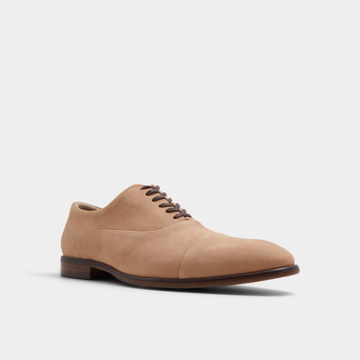 Angle de trois quarts de la face avant de Marron Clair Meekes Chaussure Oxford