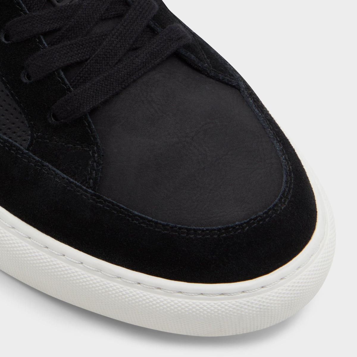 Close-up of the Black/White Cityspec Low top sneaker