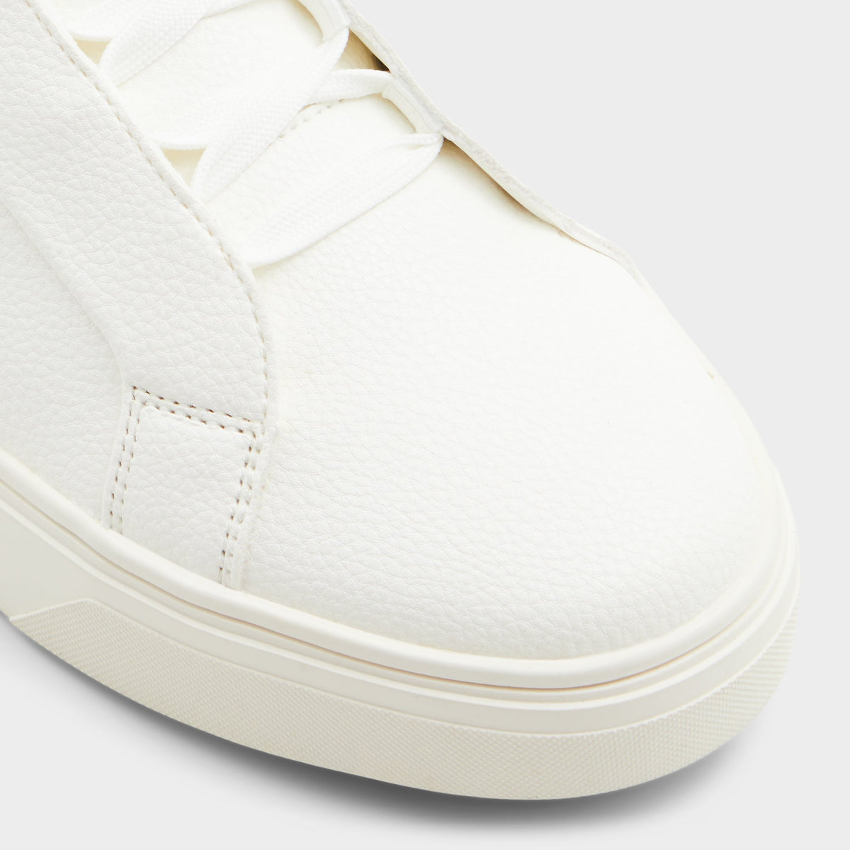 Close-up of the White Luton Low top sneaker