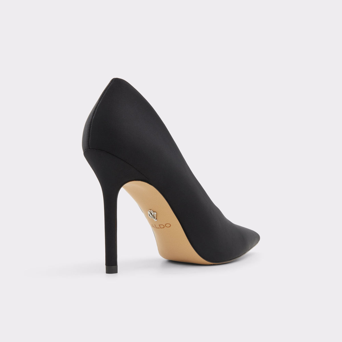 Angle de trois quarts de l'arrière de Noir Lessy Pump