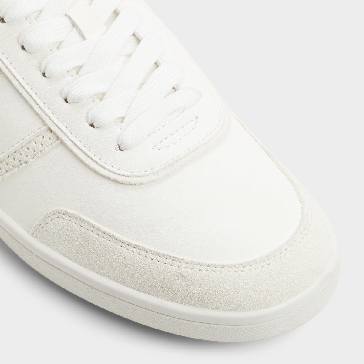 Close-up of the Open White Uptown Low top sneaker