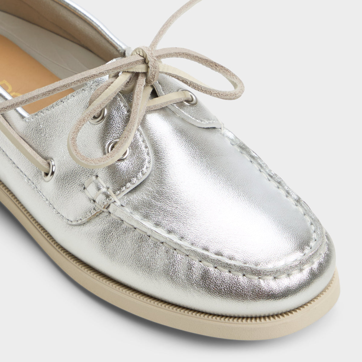 Gros plan de la Argent Harborchic Boat shoe