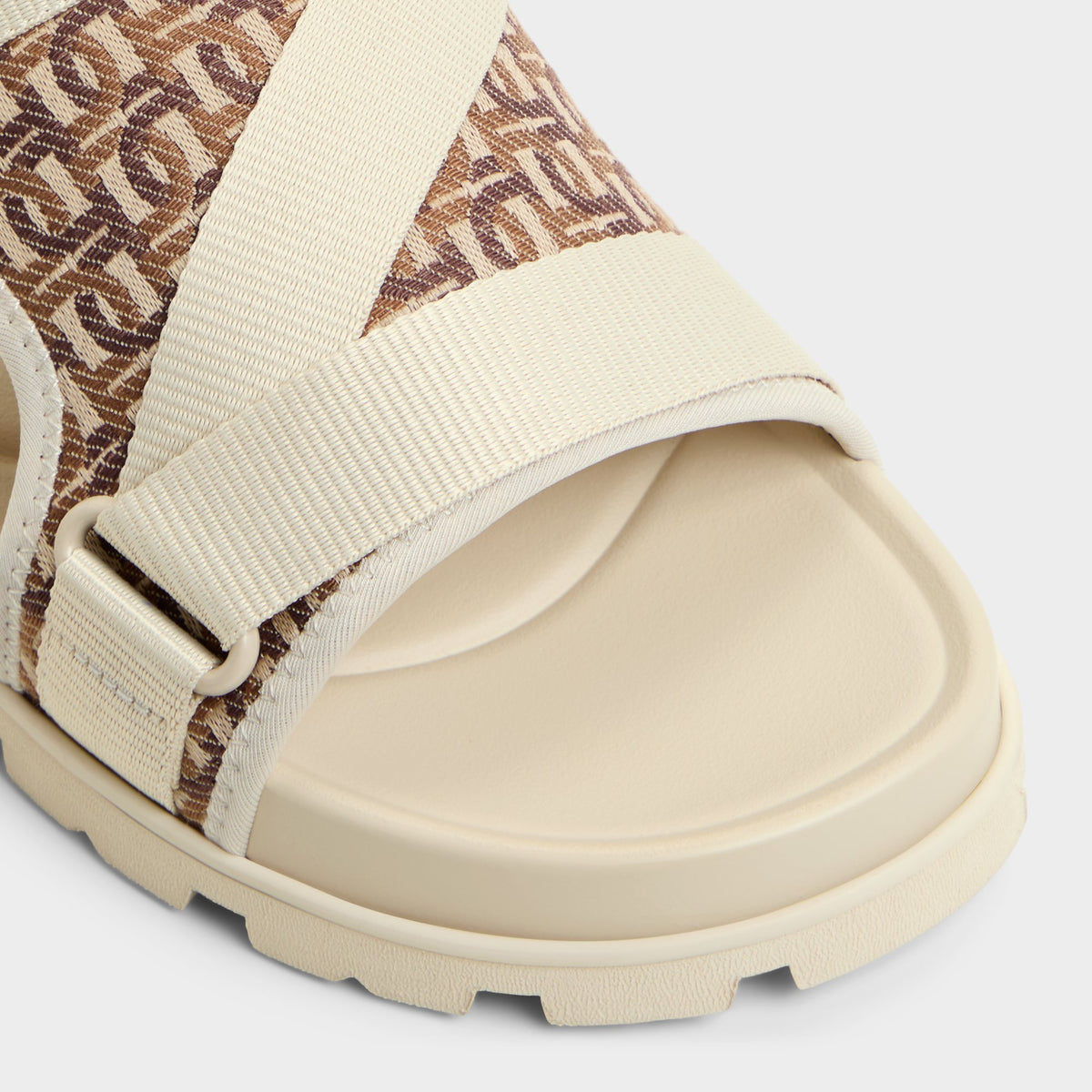 Close-up of the Medium beige Deniels Slide sandal