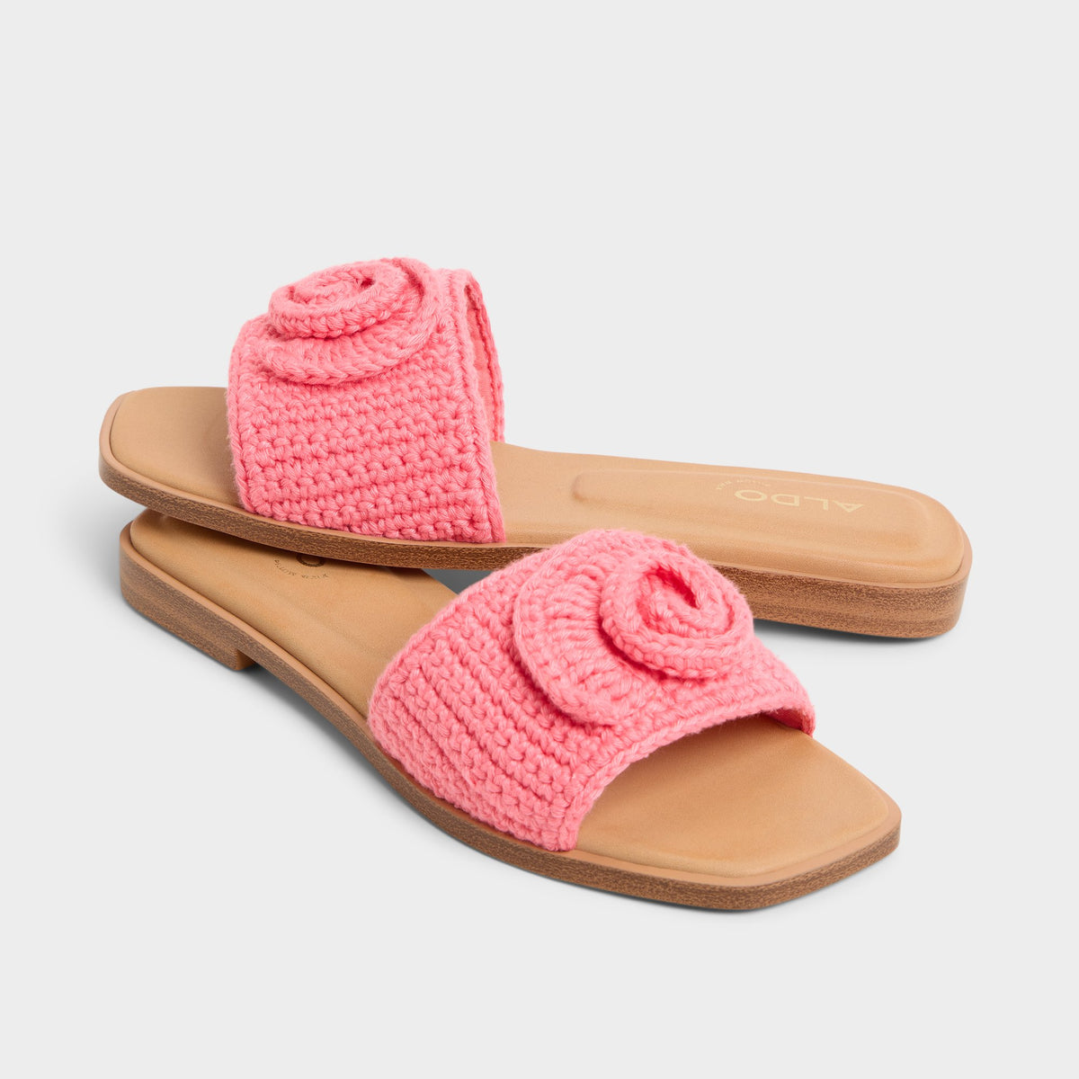 Vue en surbrillance d'une paire de Rose Moyen Sabbia Slide sandal s