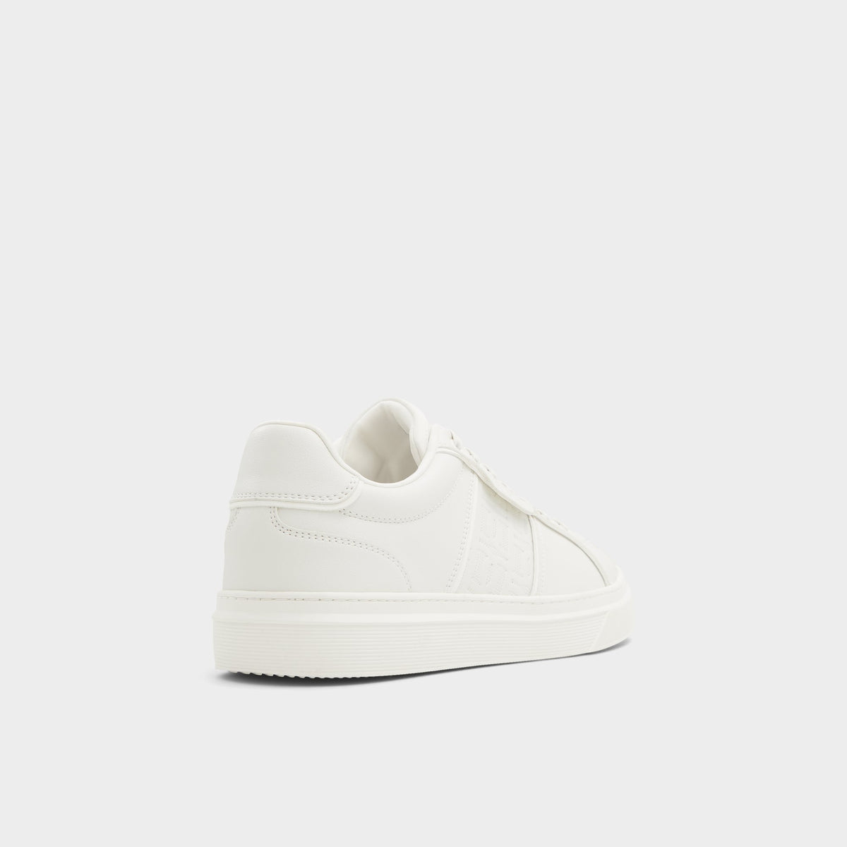 Three-quarter angle of White/bone Ccourtline Low top sneaker's back side