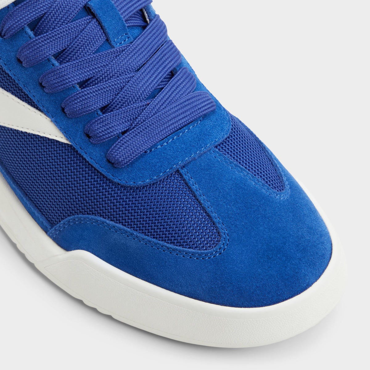 Close-up of the Bright blue Clubmtl Low top sneaker