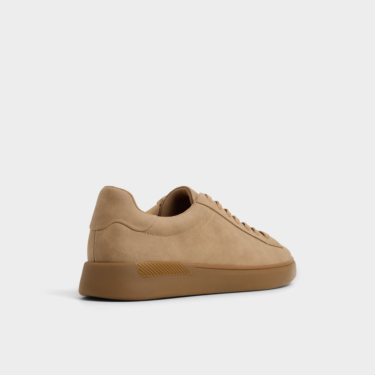 Angle de trois quarts de l'arrière de Beige Clair Coolspec Sneaker