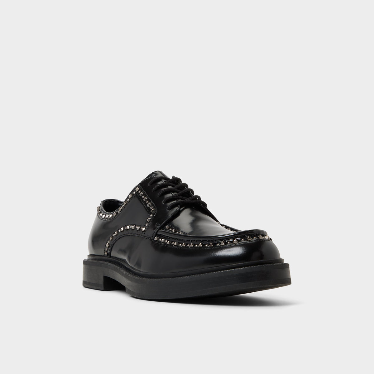 Angle de trois quarts de la face avant de Noir Frederiko Chaussure oxford