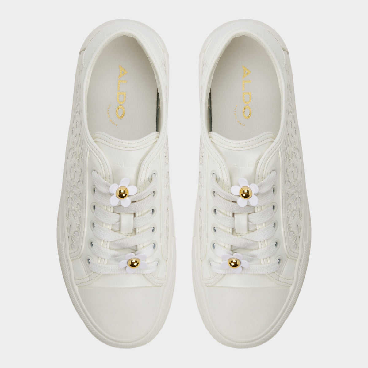 Vue de dessus de la Blanc Ouvert Rayes Sneaker bas
