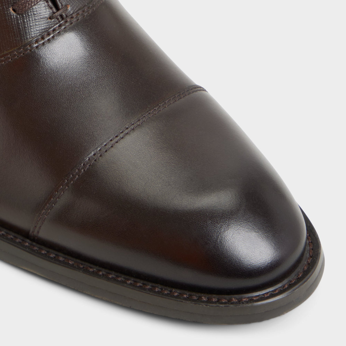 Close-up of the Dark brown Reece Oxford shoe