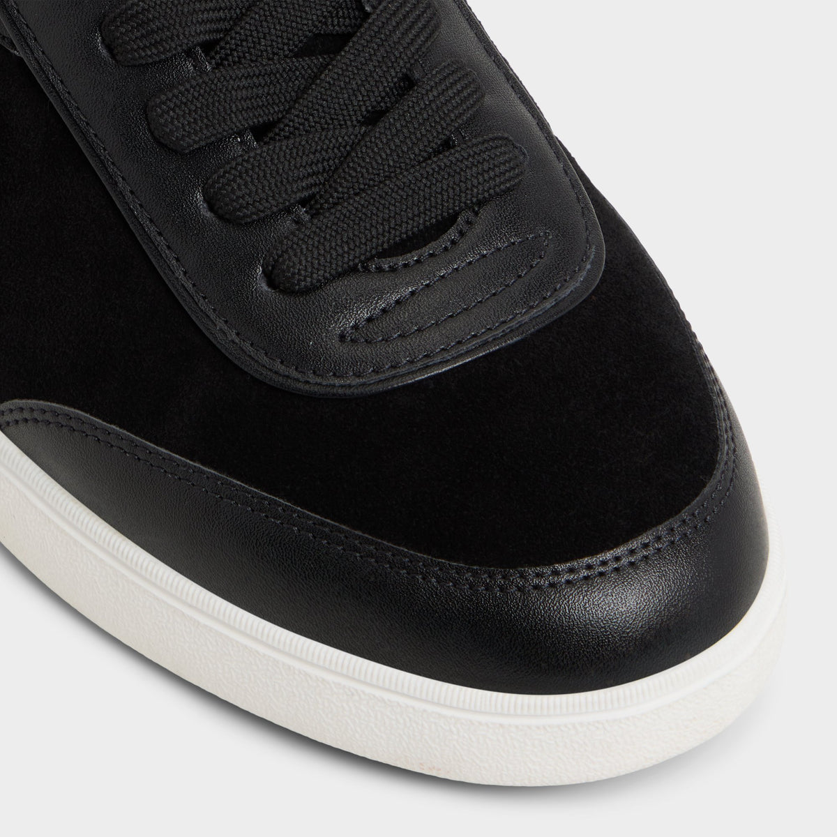 Close-up of the Black Cypress Low top sneaker