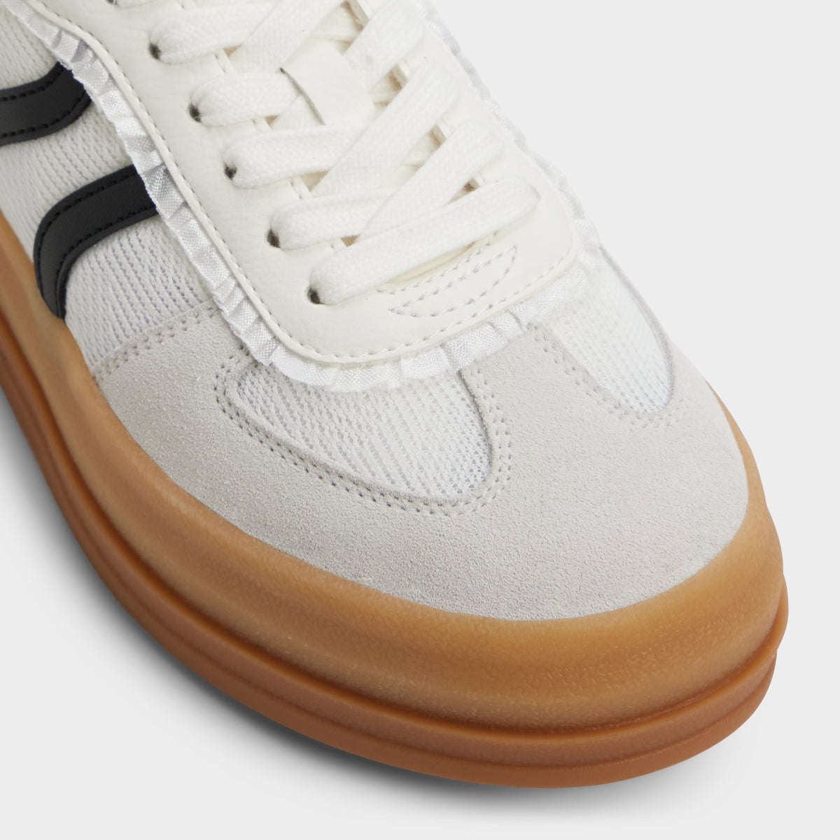 Close-up of the White/Black Elabrintar Sneaker