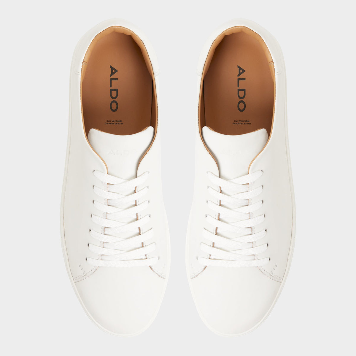 Top-down view of the White Fonzo Low top sneaker