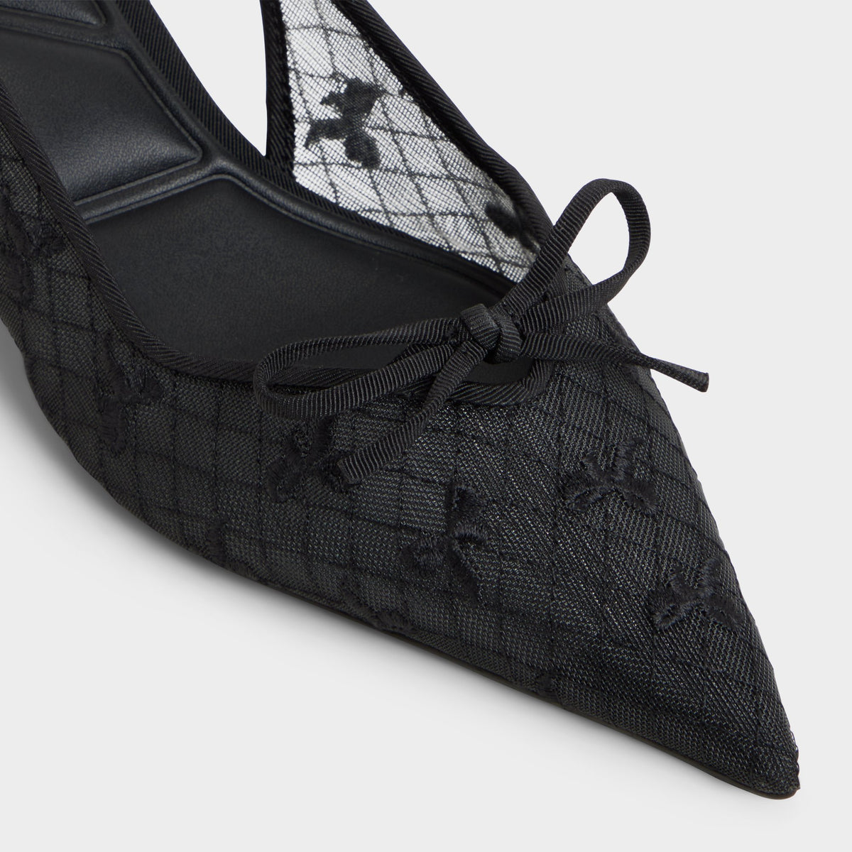 Gros plan de la Autre Noir Azaro Slingback heel