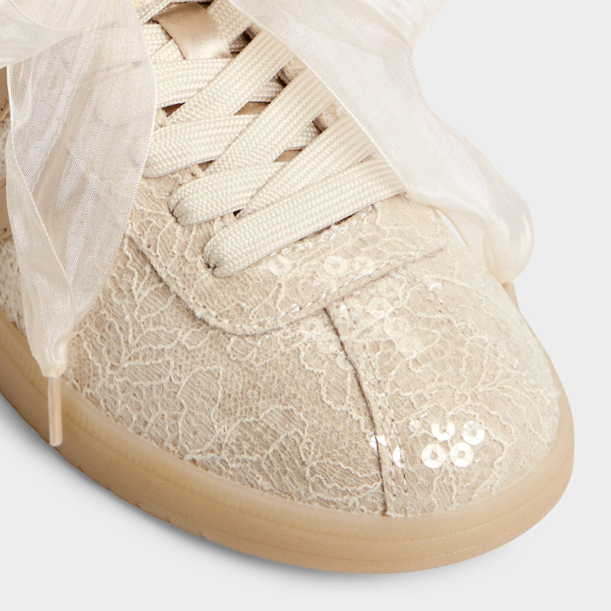 Close-up of the Other white Itsneaker Sneaker