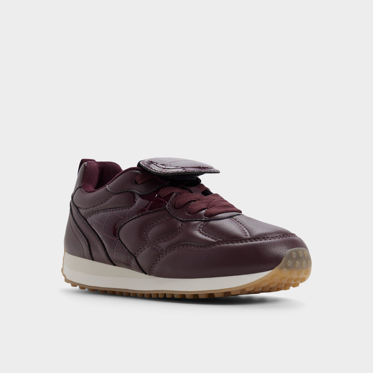Three-quarter angle of Bordo Siyara Jogger sneaker's front side