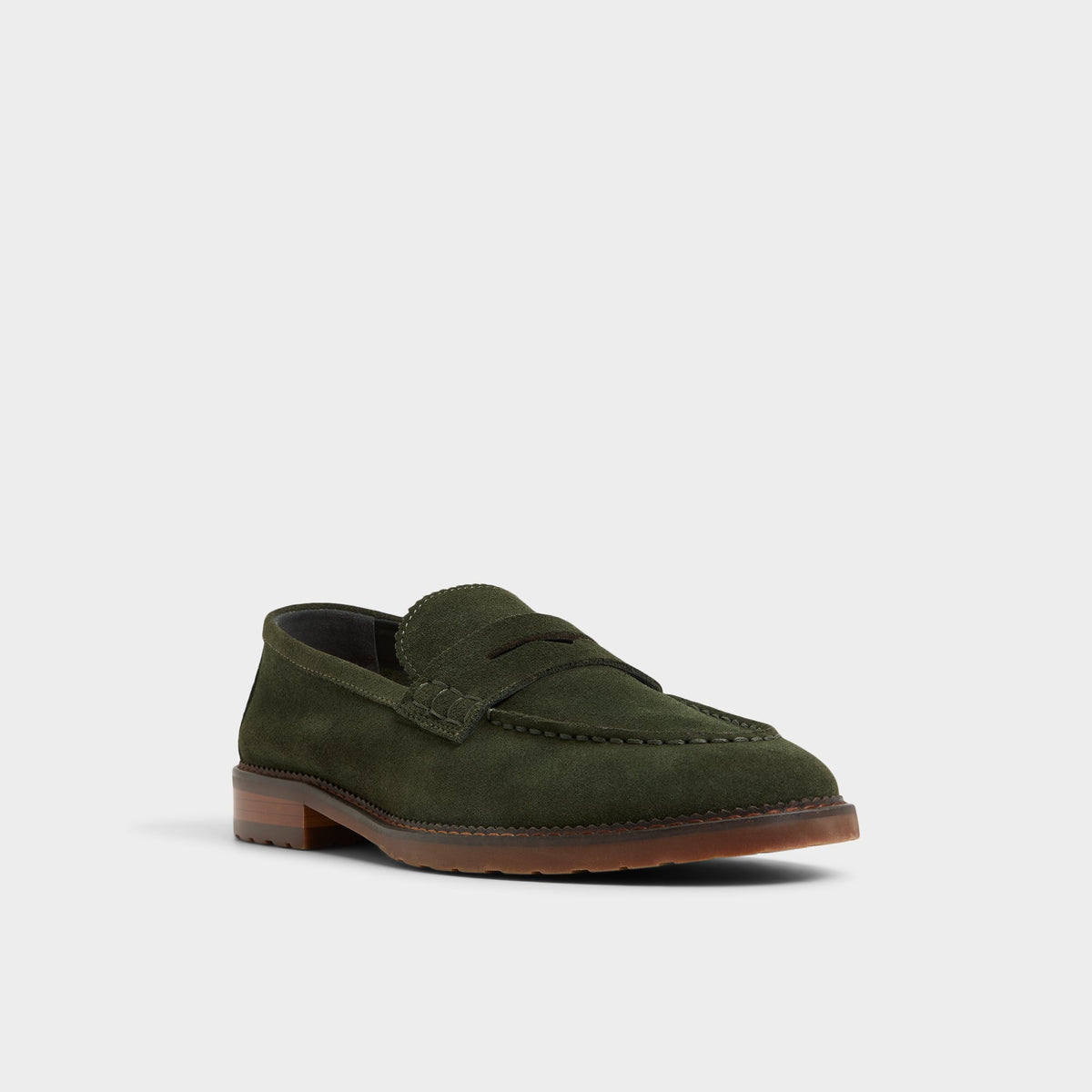 Angle de trois quarts de la face avant de Vert Pin Melvillee Loafer