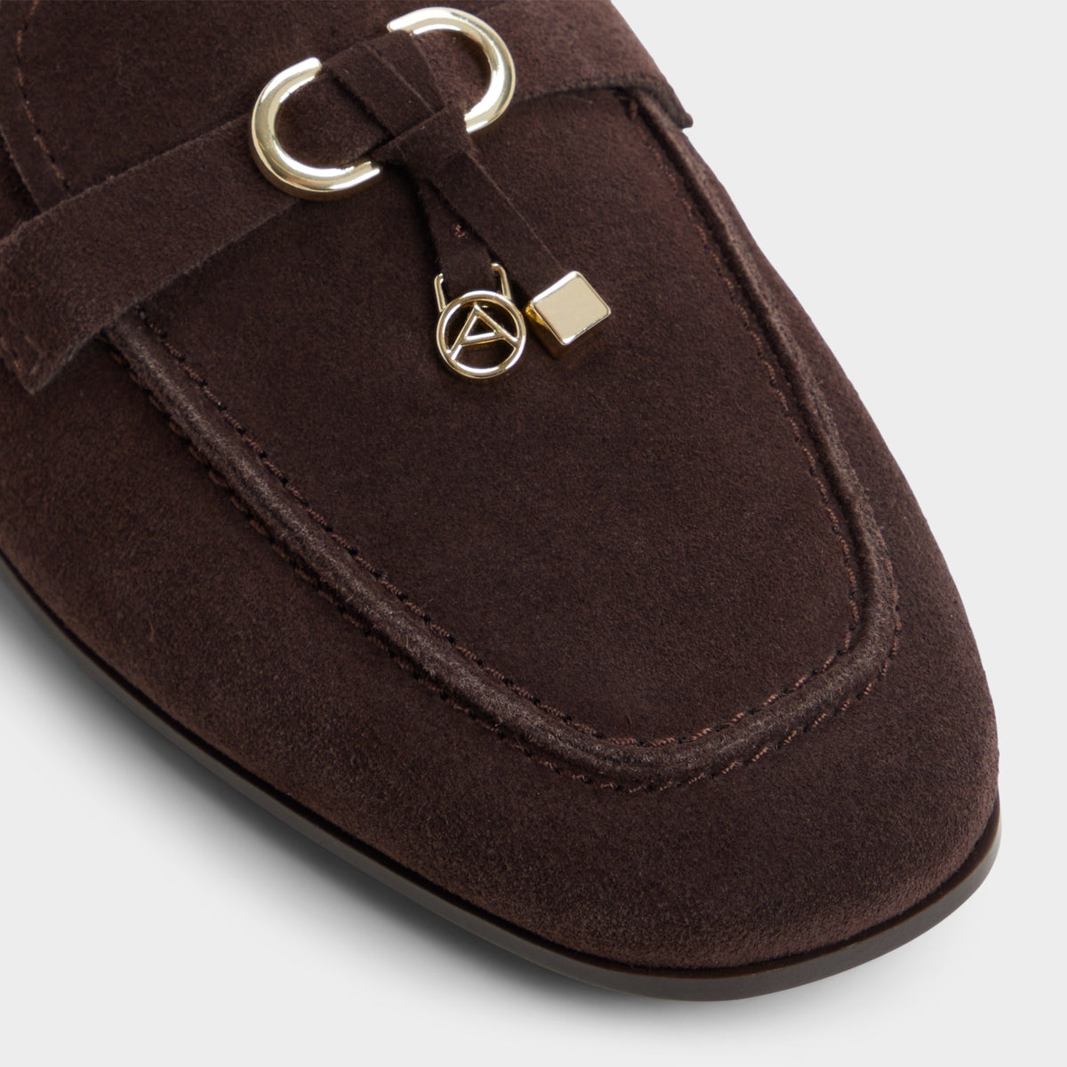 Close-up of the Dark brown Ybilide Loafer
