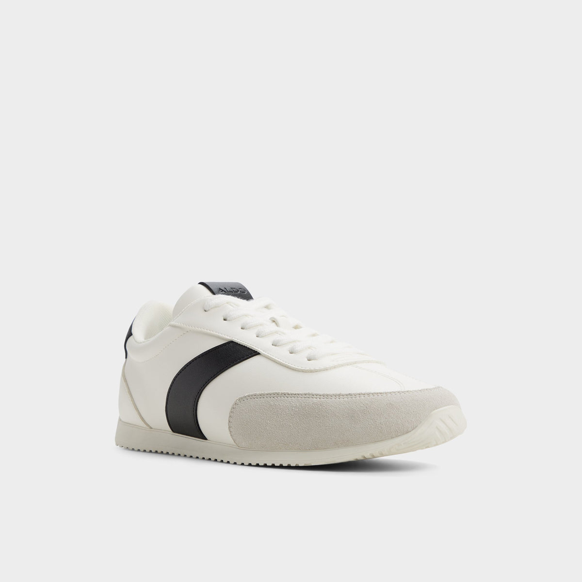 Three-quarter angle of White Nathaniell Low top sneaker's front side