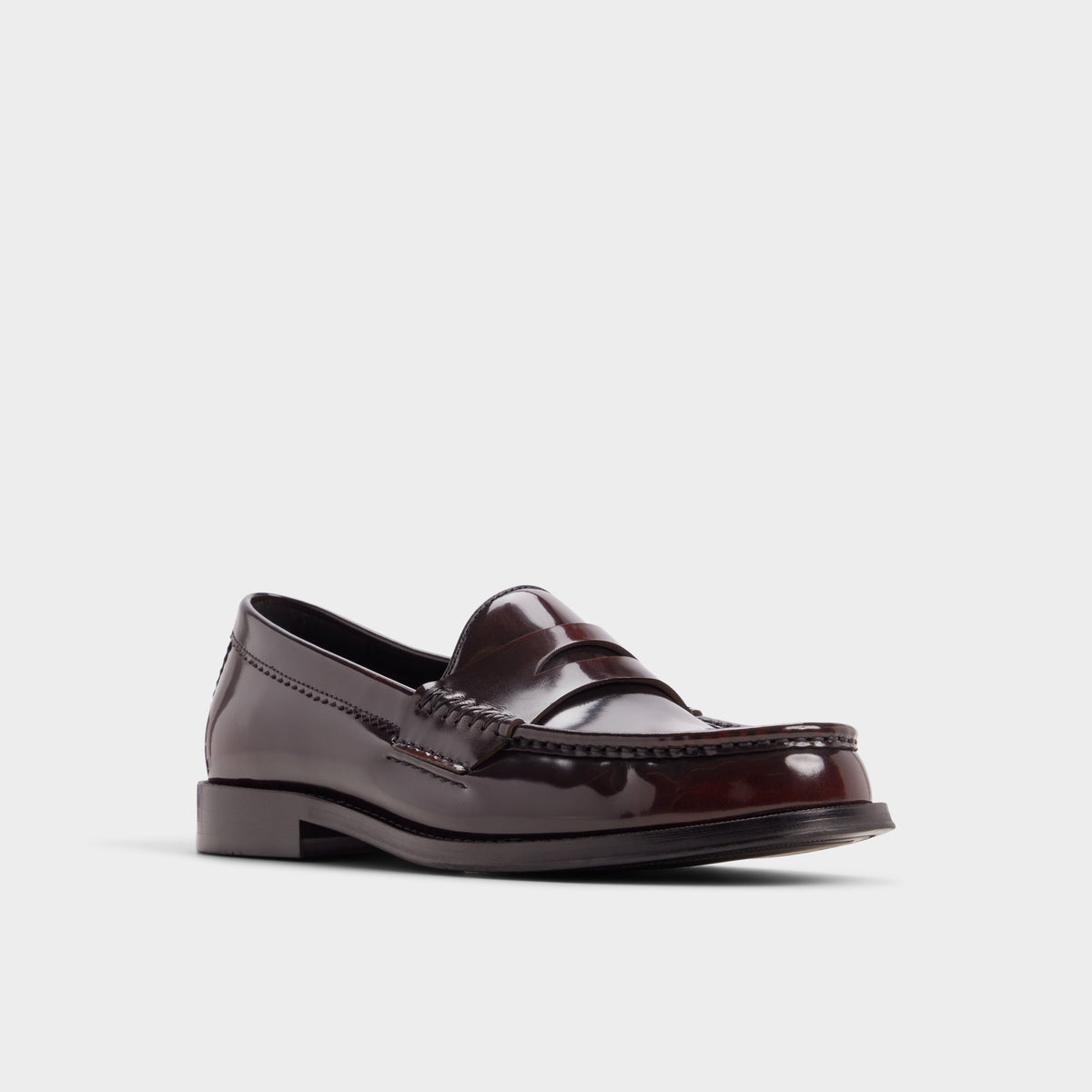 Three-quarter angle of Bordo Ludovik Loafer's front side