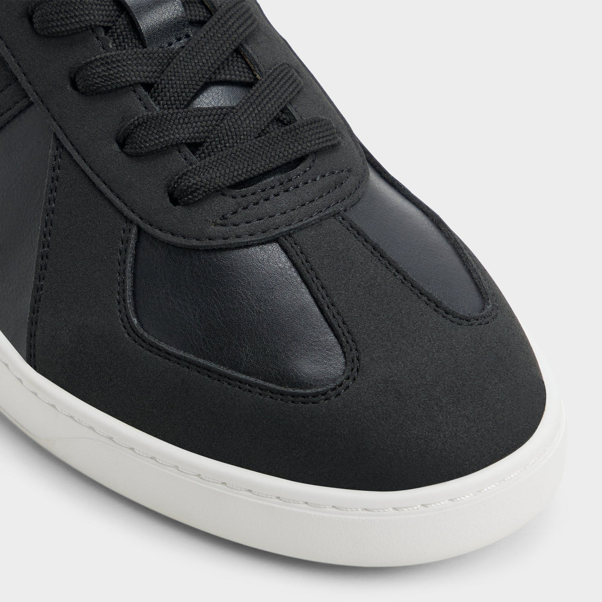 Close-up of the Other black Fender Low top sneaker