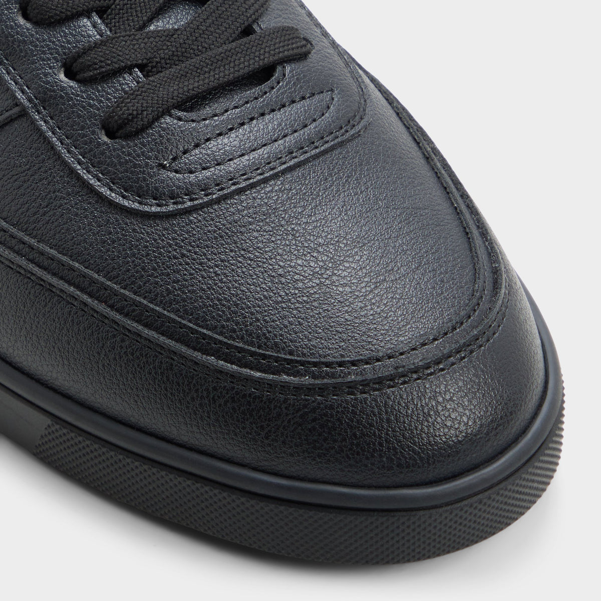 Close-up of the Black Whirl Low top sneaker