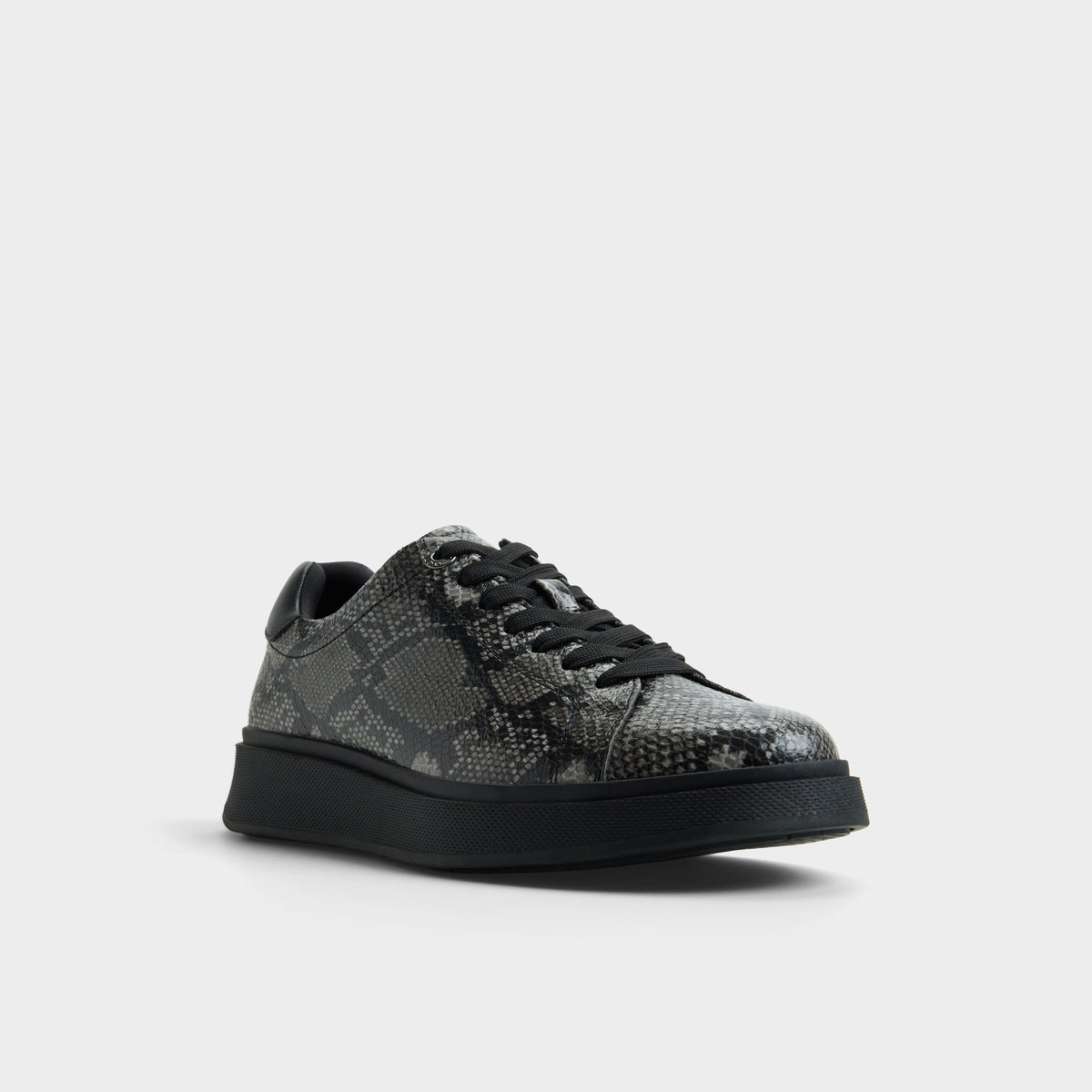 Three-quarter angle of Black combo Magnus Low top sneaker's front side