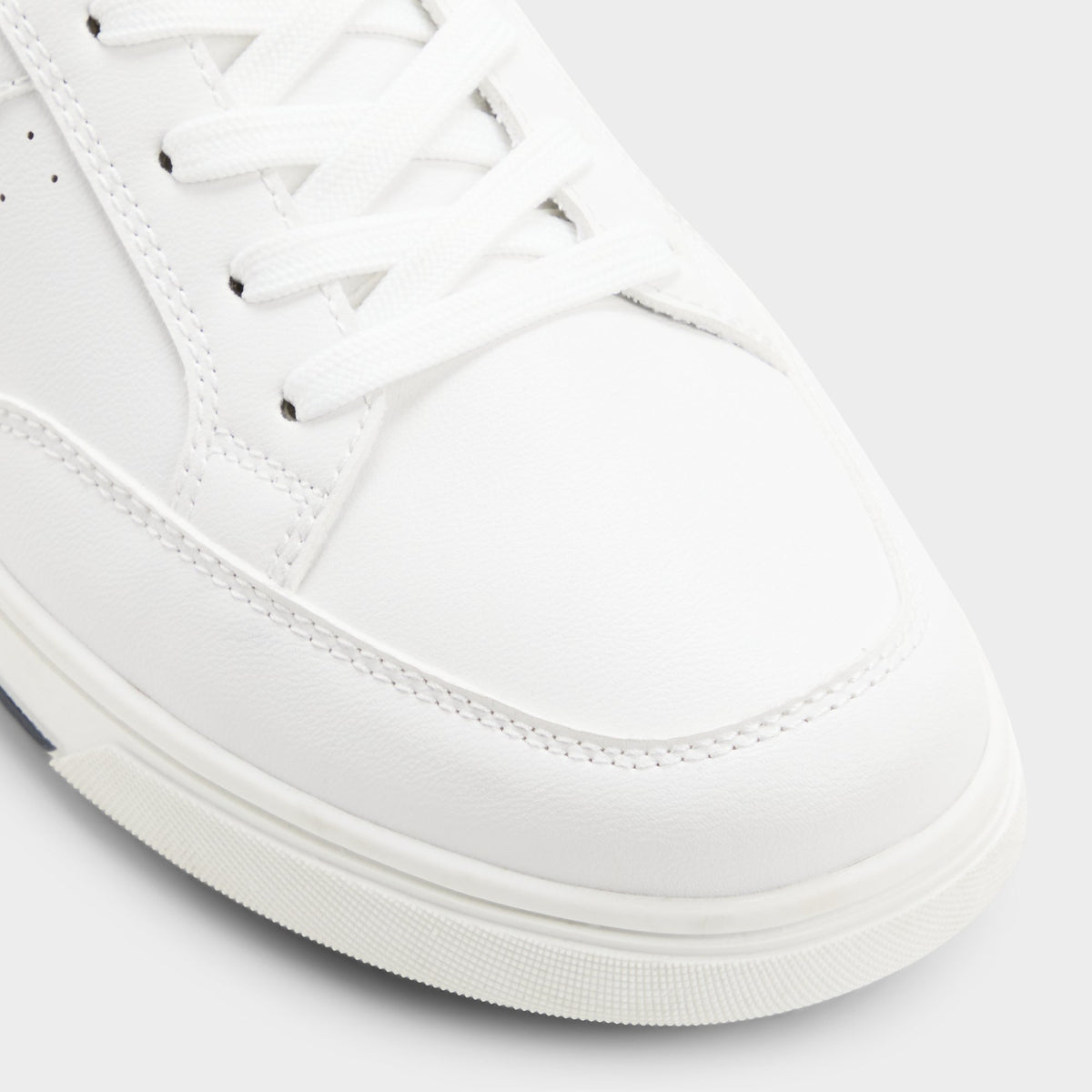 Close-up of the White Jenkin Low top sneaker