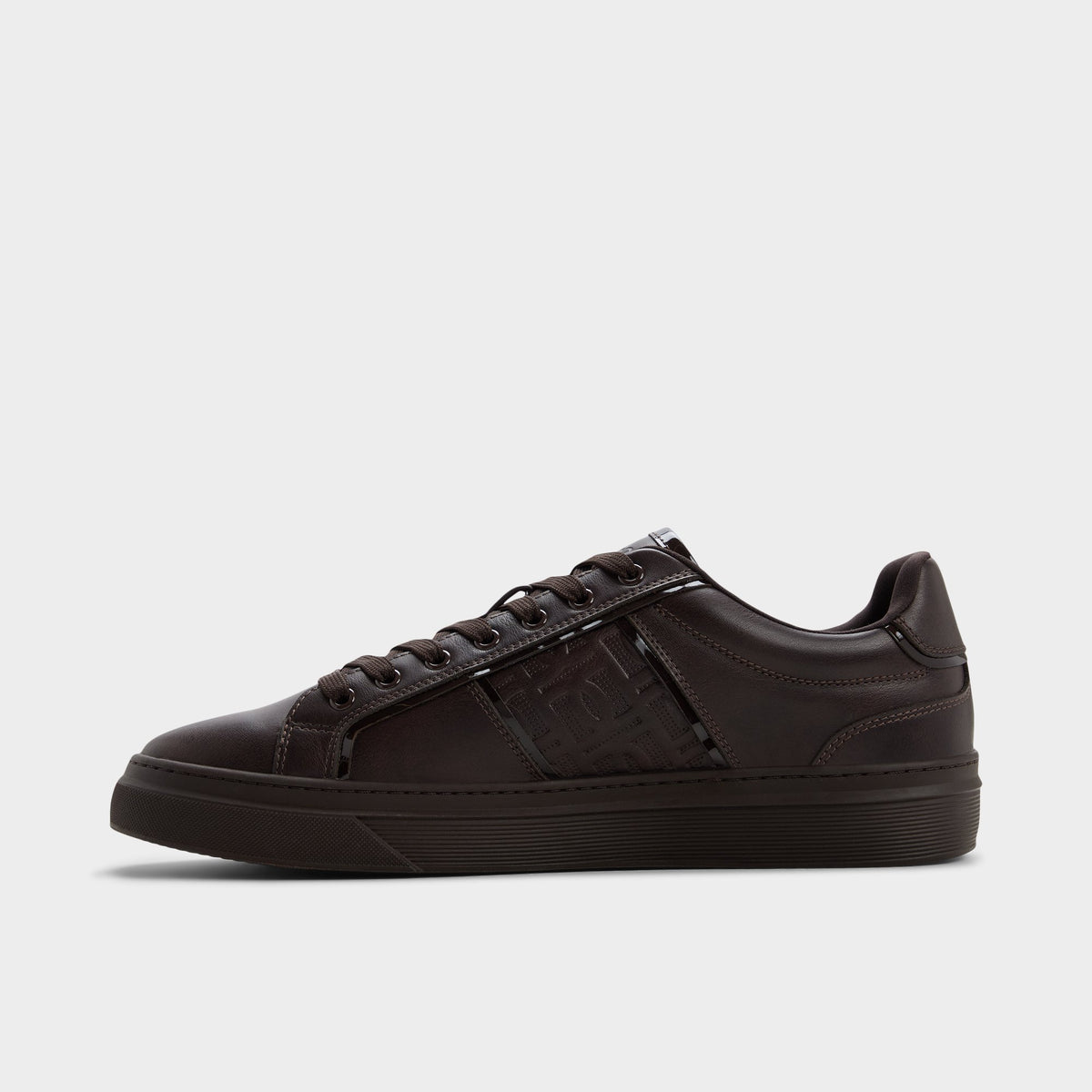Vue latérale de Brun foncé Courtline Low top sneaker