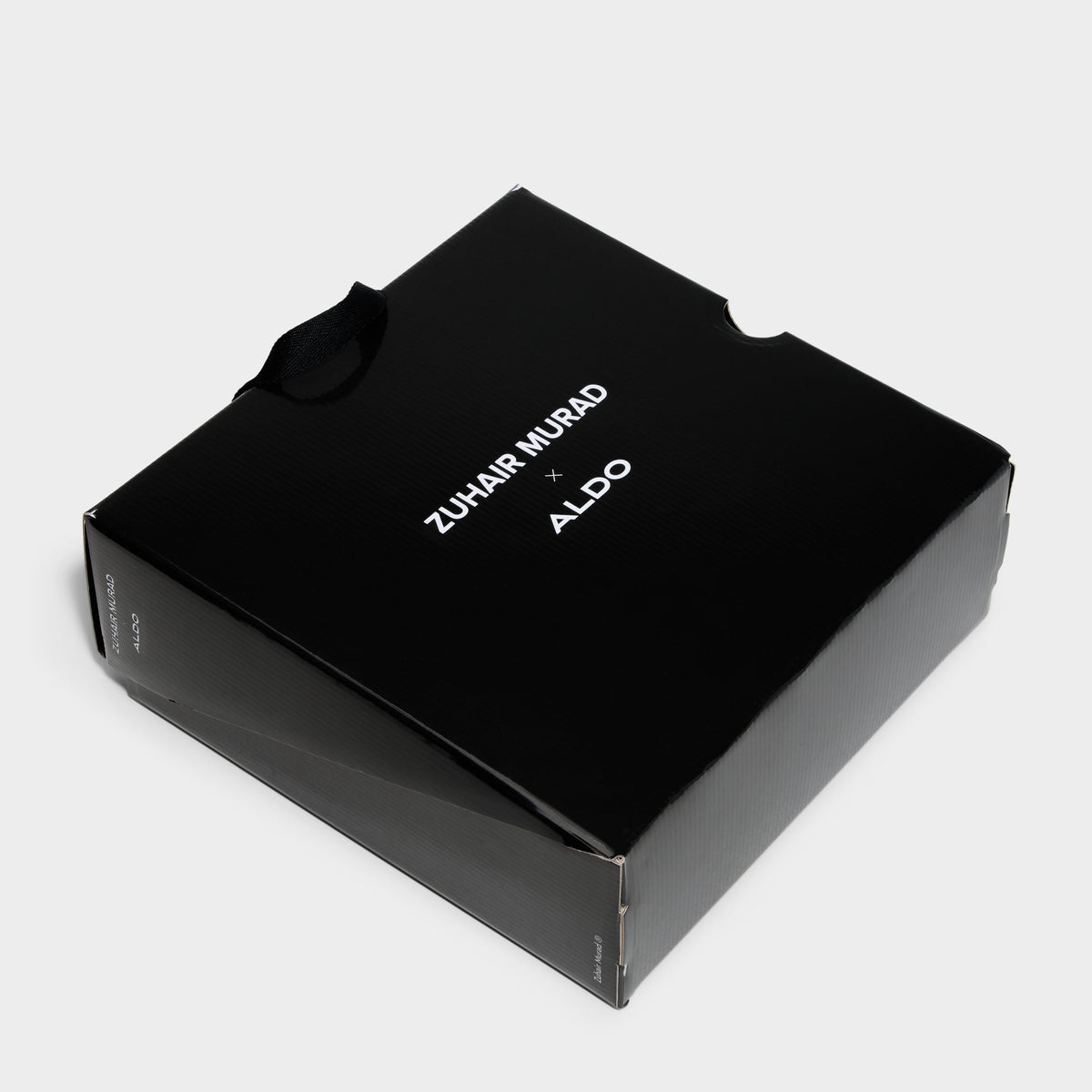 Gros plan de la Noir ZUHAIR MURAD x ALDO Sandale Plateforme