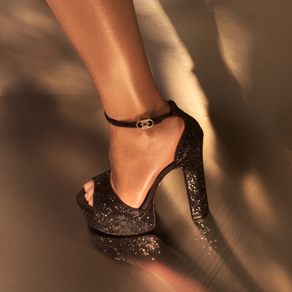 Support produit pour ZUHAIR MURAD x ALDO Sandale Plateforme