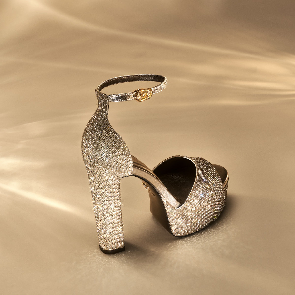 Support produit pour ZUHAIR MURAD x ALDO Sandale Plateforme