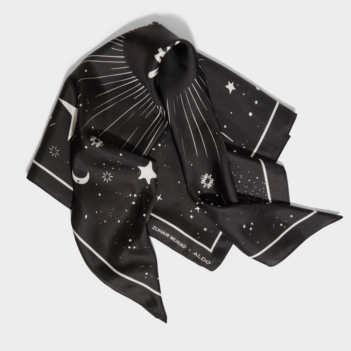 Support produit pour ZUHAIR MURAD x ALDO Foulard en Soie