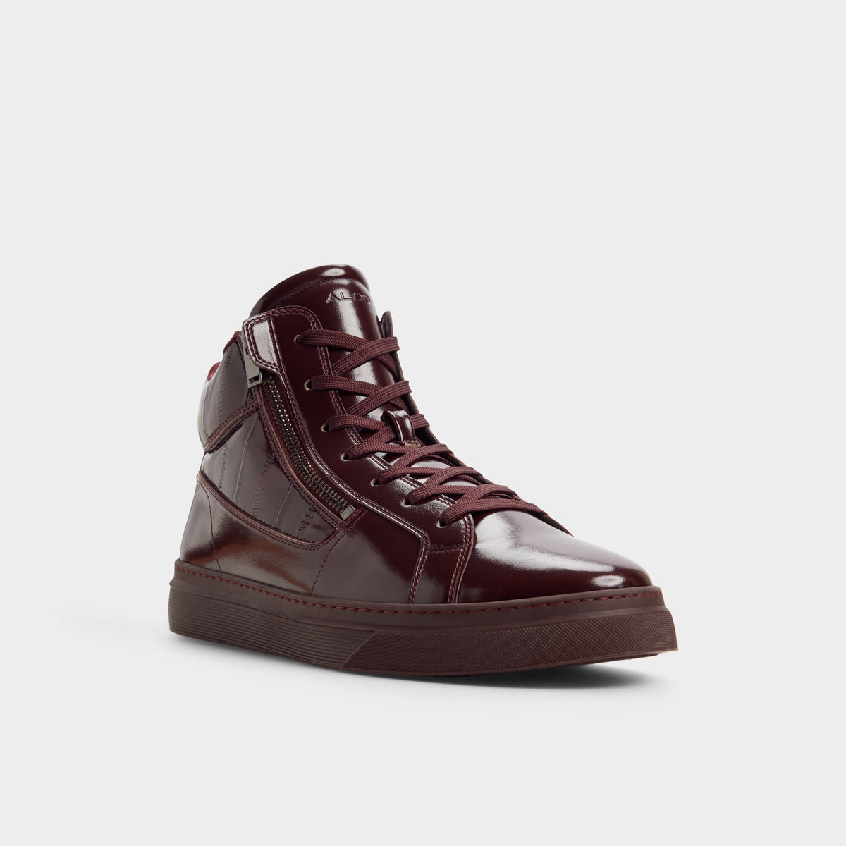 Three-quarter angle of Bordo Miro High top sneaker's front side