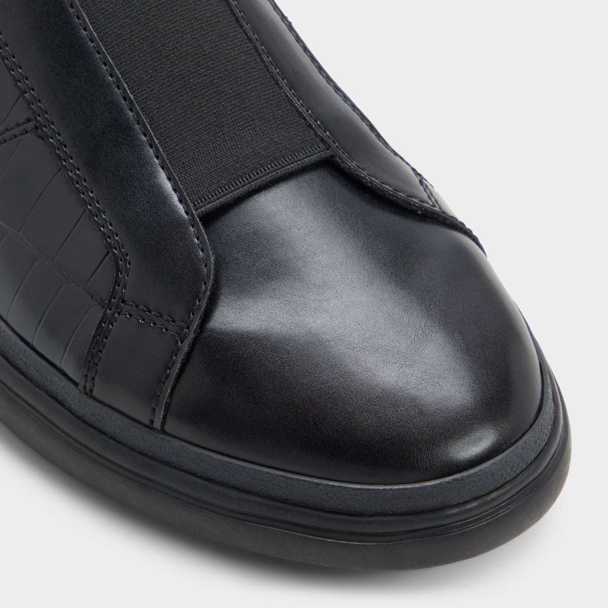 Close-up of the Black/black Aros Slip-on sneaker