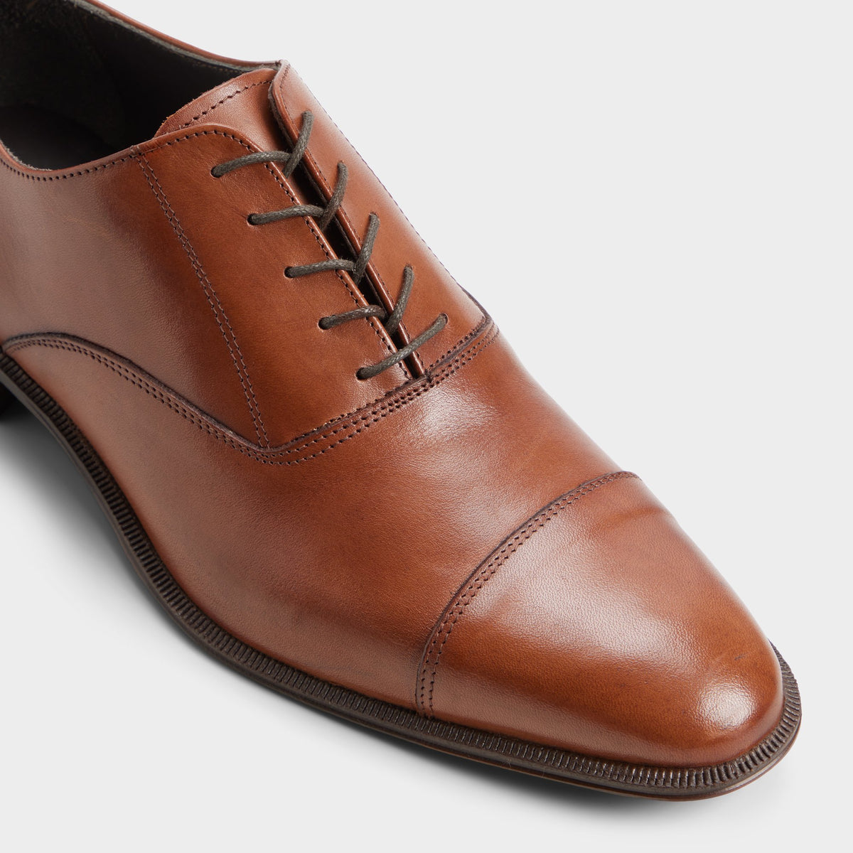 Angle de trois quarts de la face avant de Cognac Quinto Chaussure Oxford