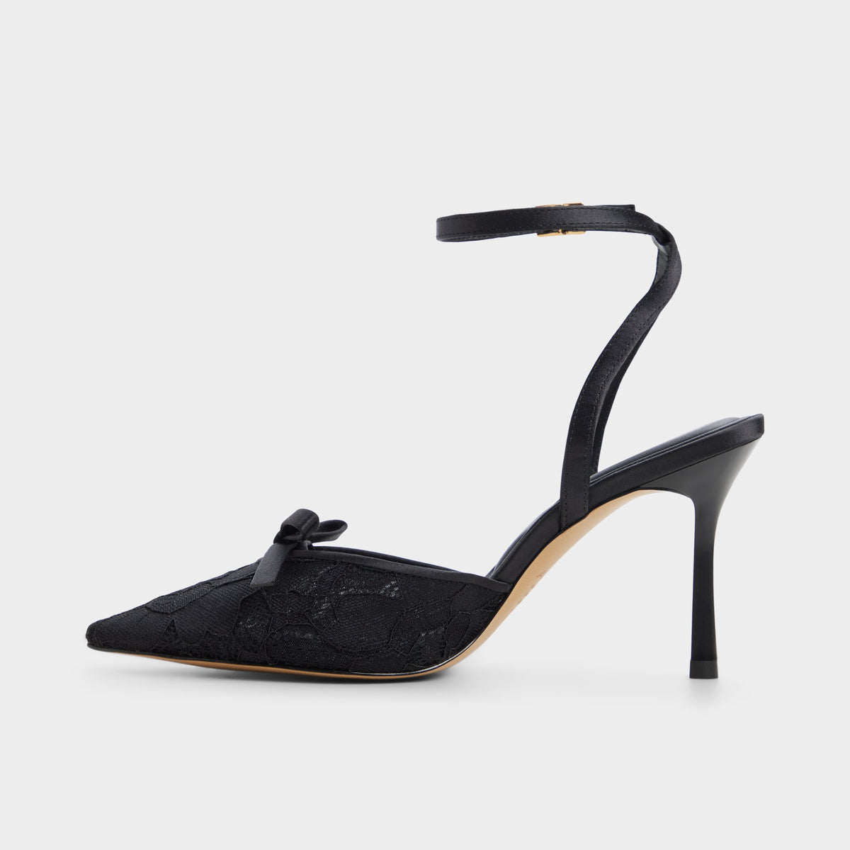 Side view of Black Carmenn