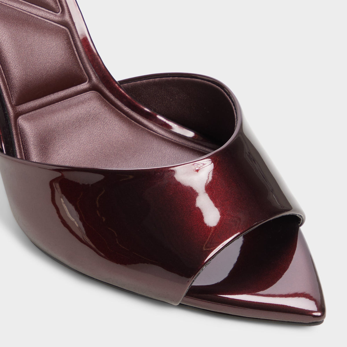 Close-up of the Medium brown Anniebrilden Heeled mule